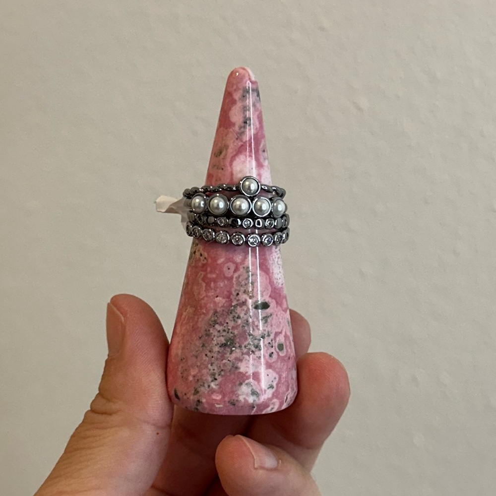 Elegant Silver and Pearl Ring Set - Picture 2 of 5